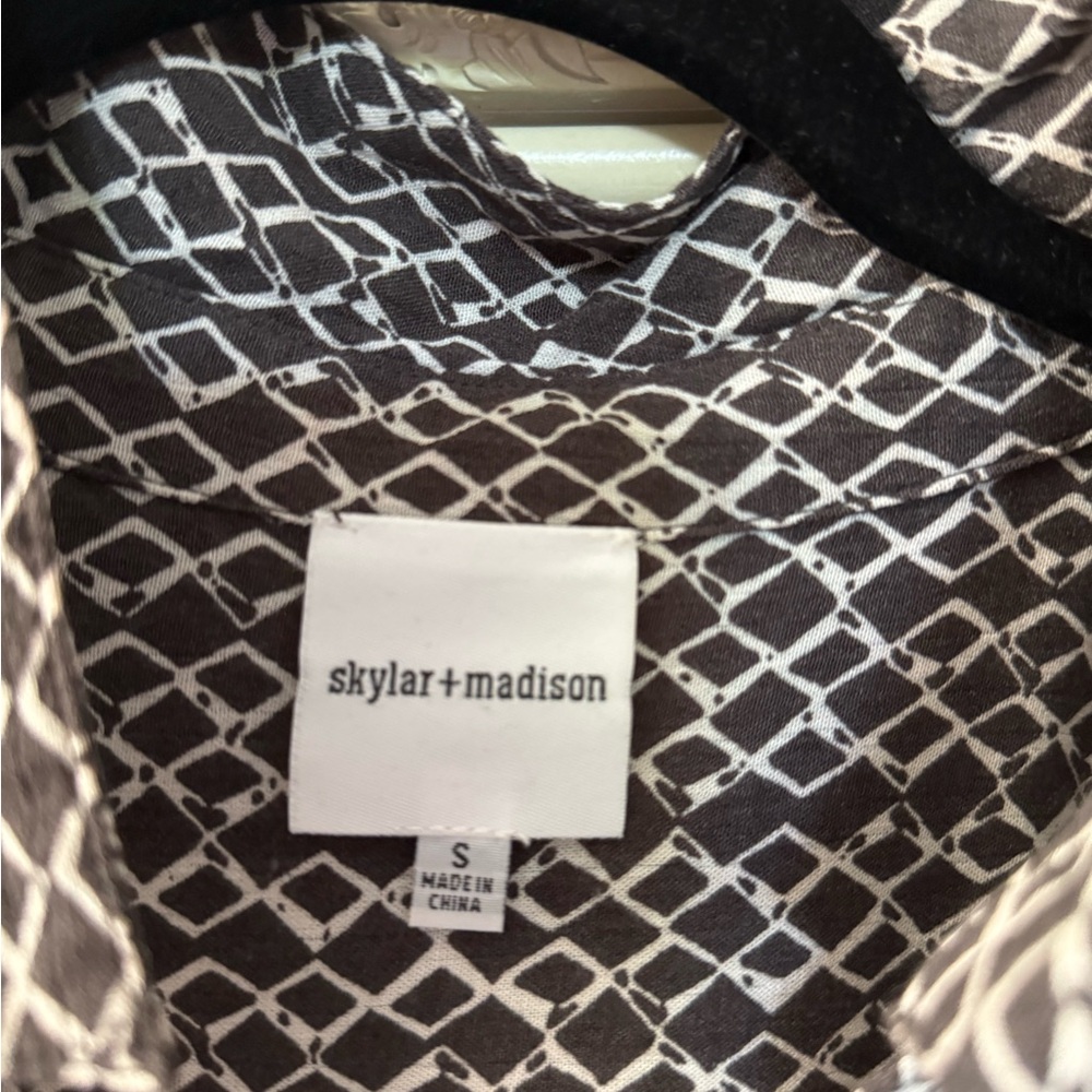 Skylar + Madison Brown and White Ruffled Puff Sleeve Mini Dress - Picture 7 of 9